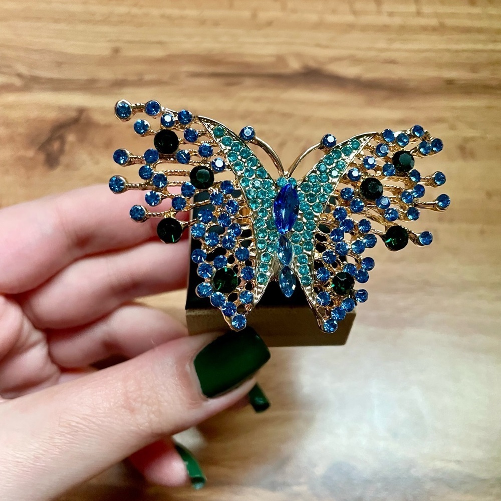 Huge Butterfly Rhinestone Statement Ring - Picture 4 of 7